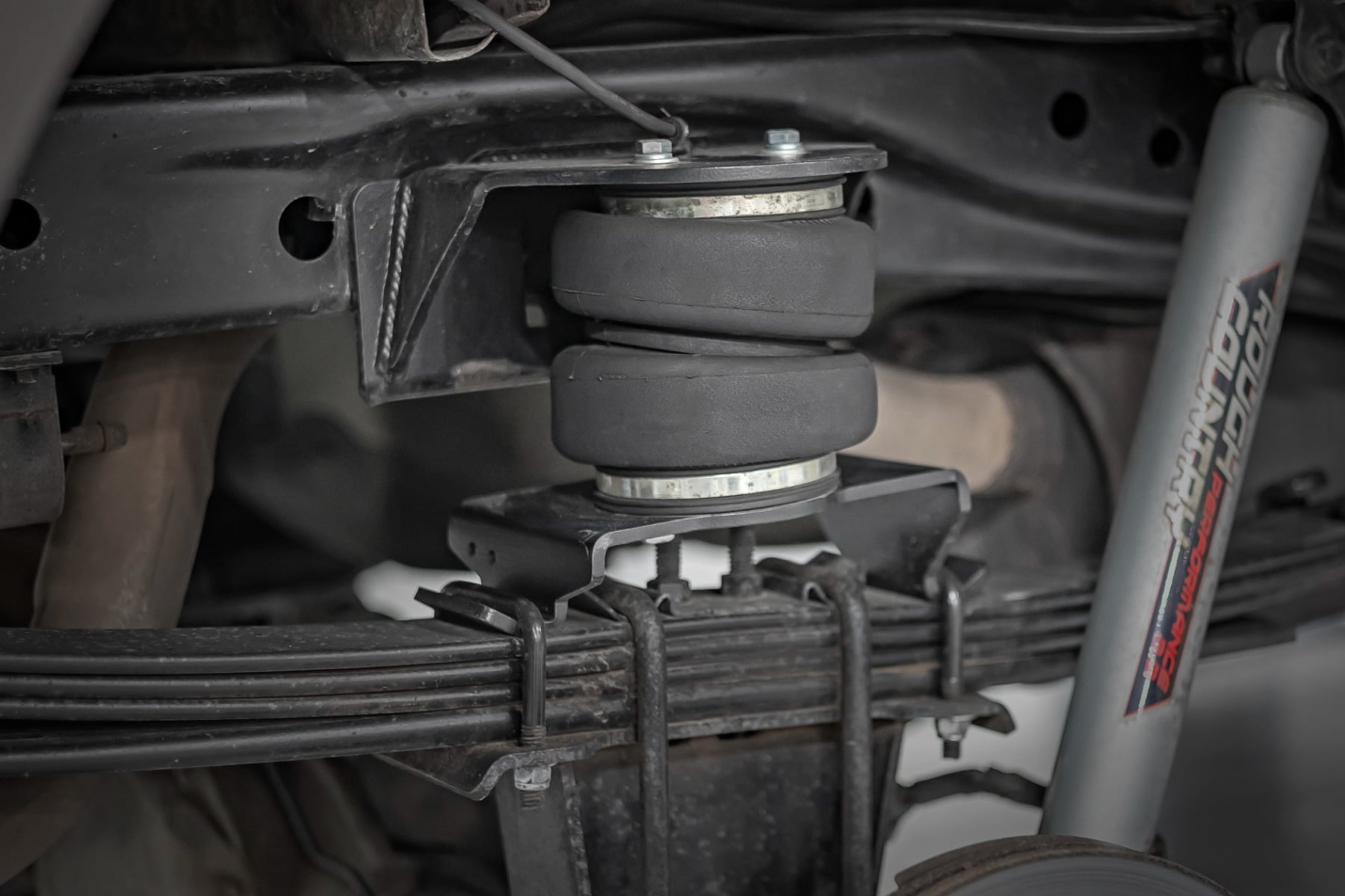 Air Spring Kit w/compressor Wireless Controller 0-6 Inch Lifts Ford F-150 (04-14) Rough Country