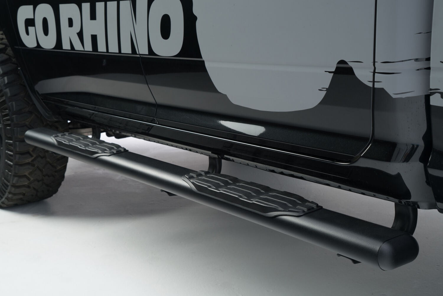 5 Inch 1000 Series Side Steps with Mounting Brackets Kit Textured Black 2015-2018 Ram 1500 Go Rhino