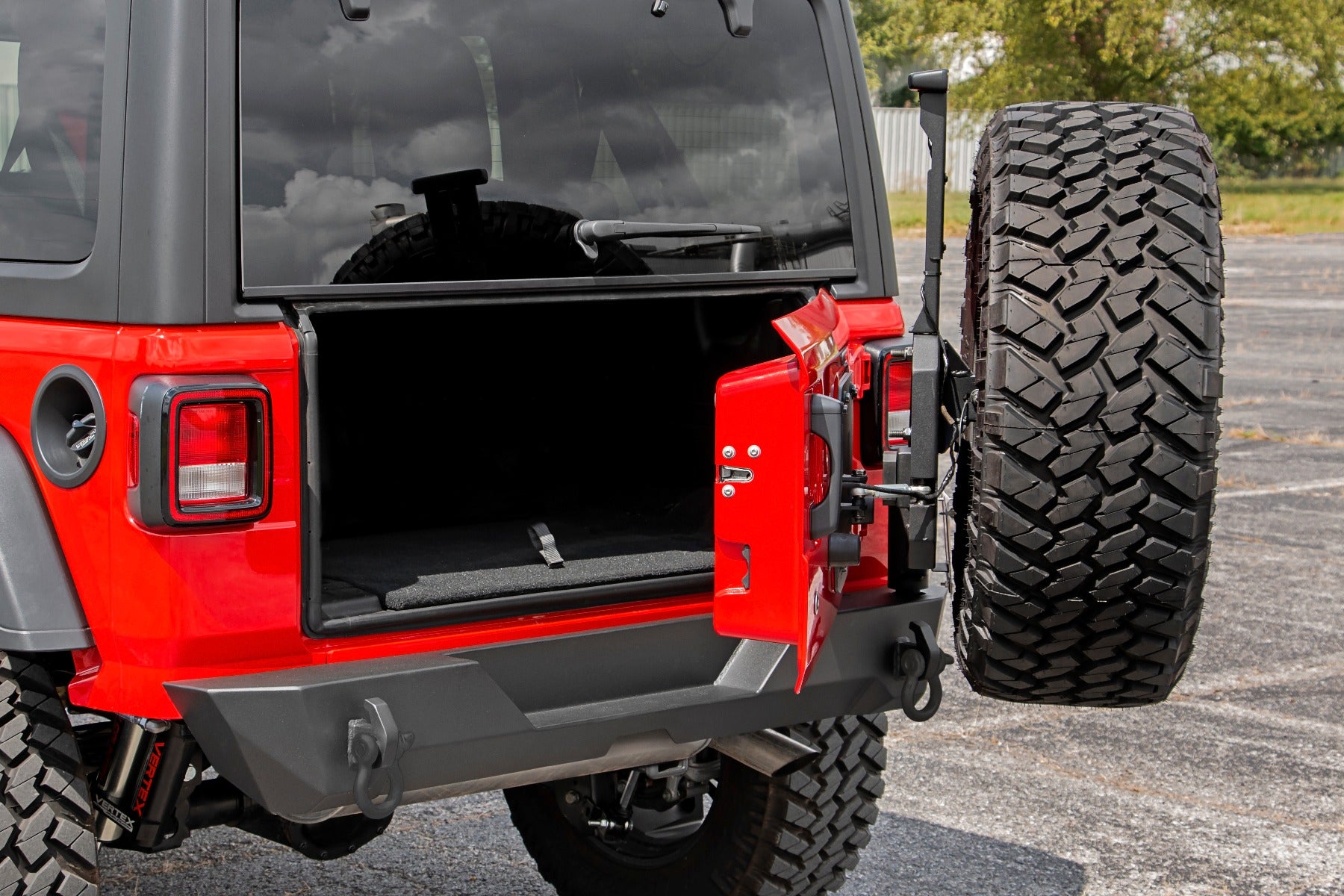 Rear Bumper Trail Tire Carrier Jeep Wrangler JL (18-26)/Wrangler Unlimited (18-26) Rough Country