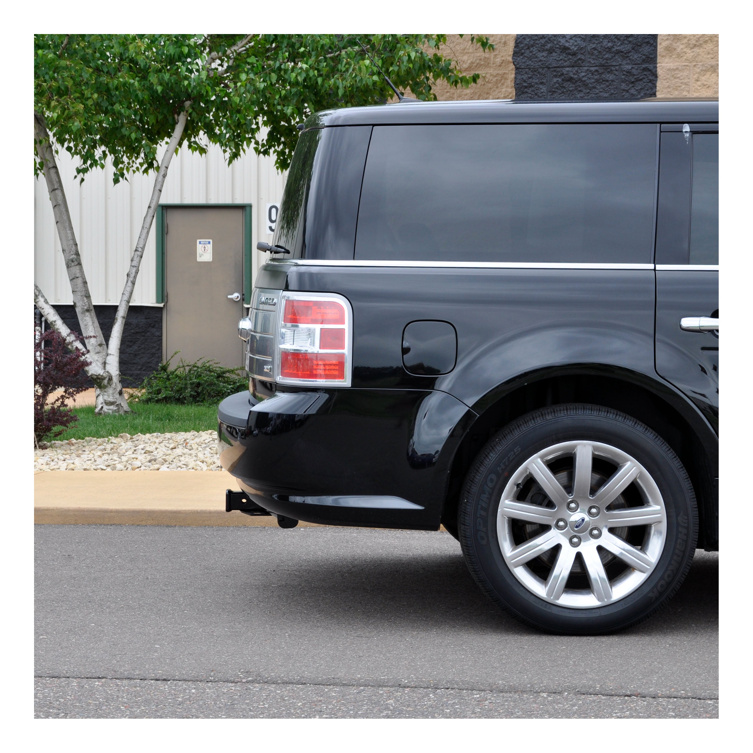 CURT Class 3 Trailer Hitch, 2-Inch Receiver, Fits Select Ford Flex Model 13551