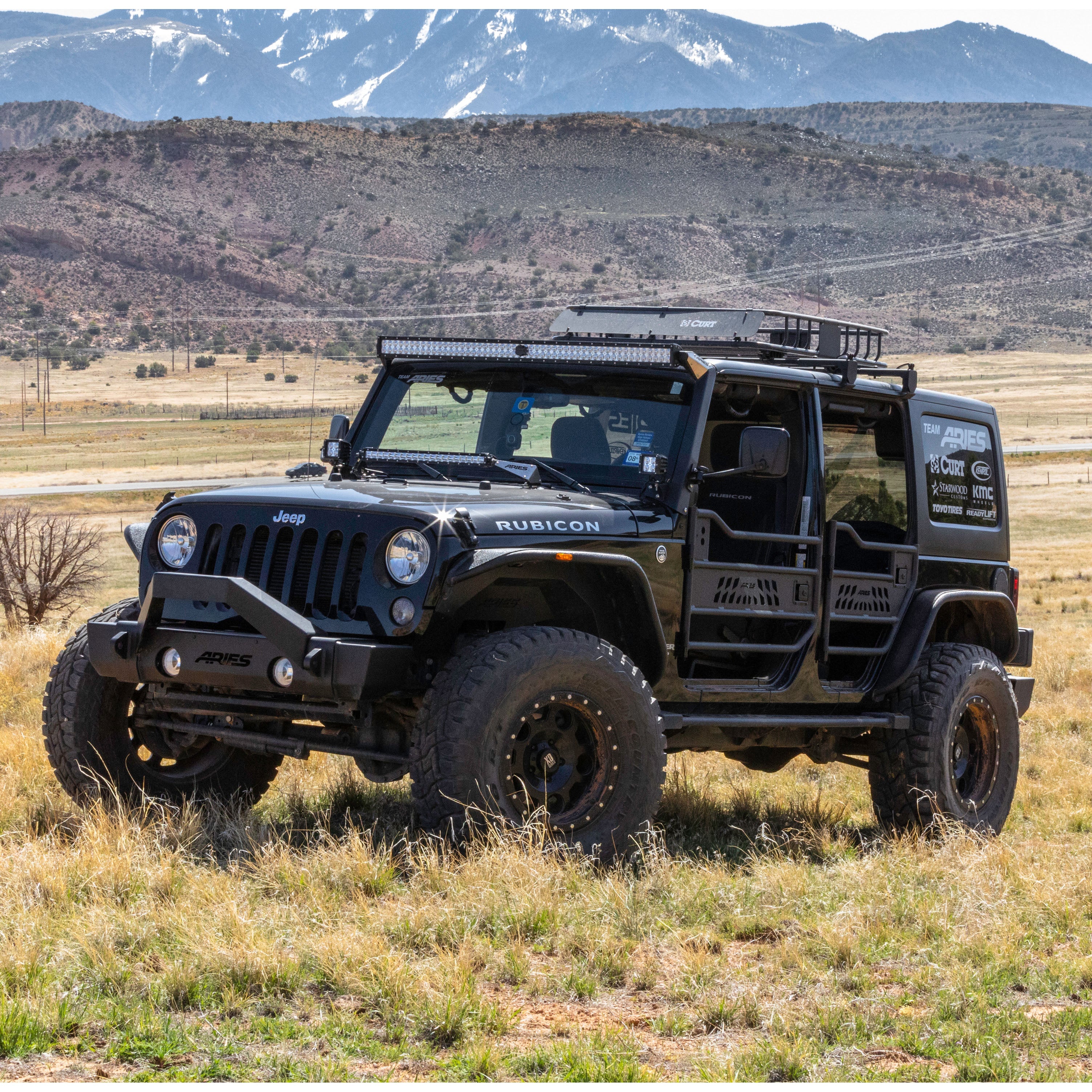 CURT Black Steel Quick-Release Roof Rack Crossbars, Fits Select Jeep Wrangler JL, Gladiator Model 18122