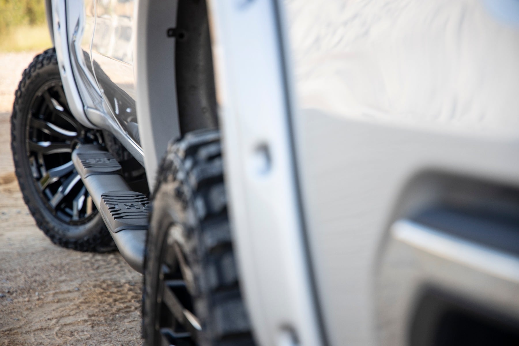 Oval Nerf Step Crew Cab Silverado/Sierra 1500/2500HD/3500HD (19-26) Rough Country