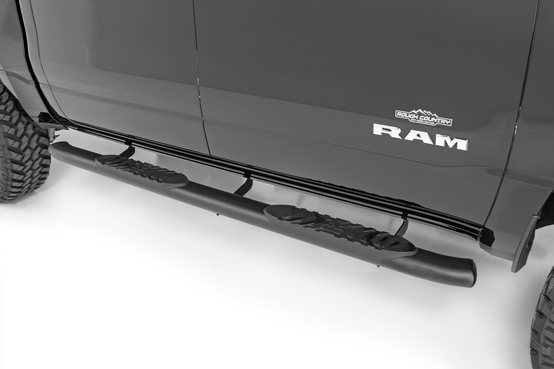 Oval Nerf Step Crew Cab Black Ram 1500 (19-26)/1500 TRX (21-24) Rough Country