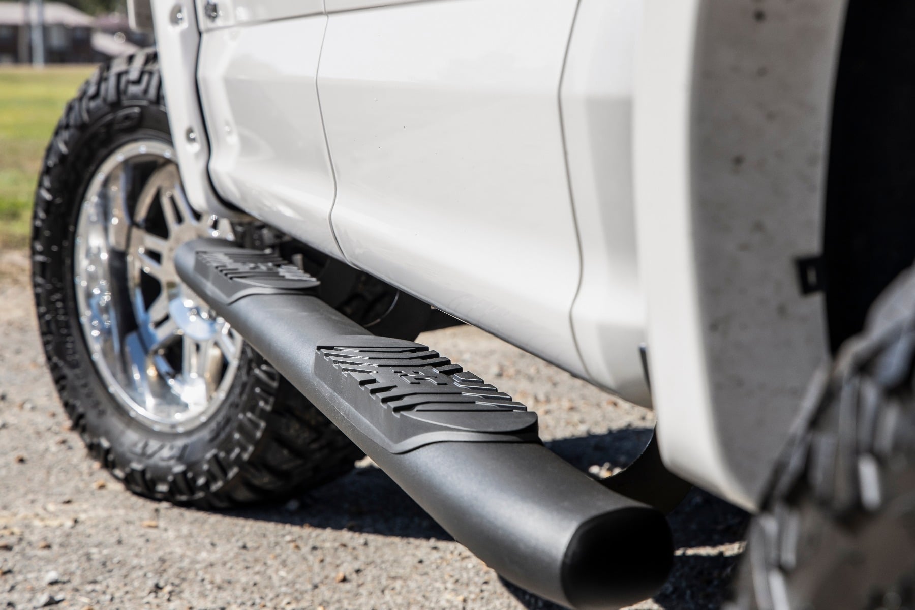 Oval Nerf Step Crew Cab Black Ford F-150/Lightning/F-250/F-350/Raptor (15-26) Rough Country