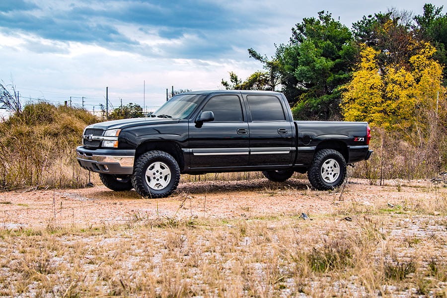 1.5-2 Inch Lift Kit M1 Silverado/Sierra 1500 4WD (1999-2006 & Classic) Rough Country