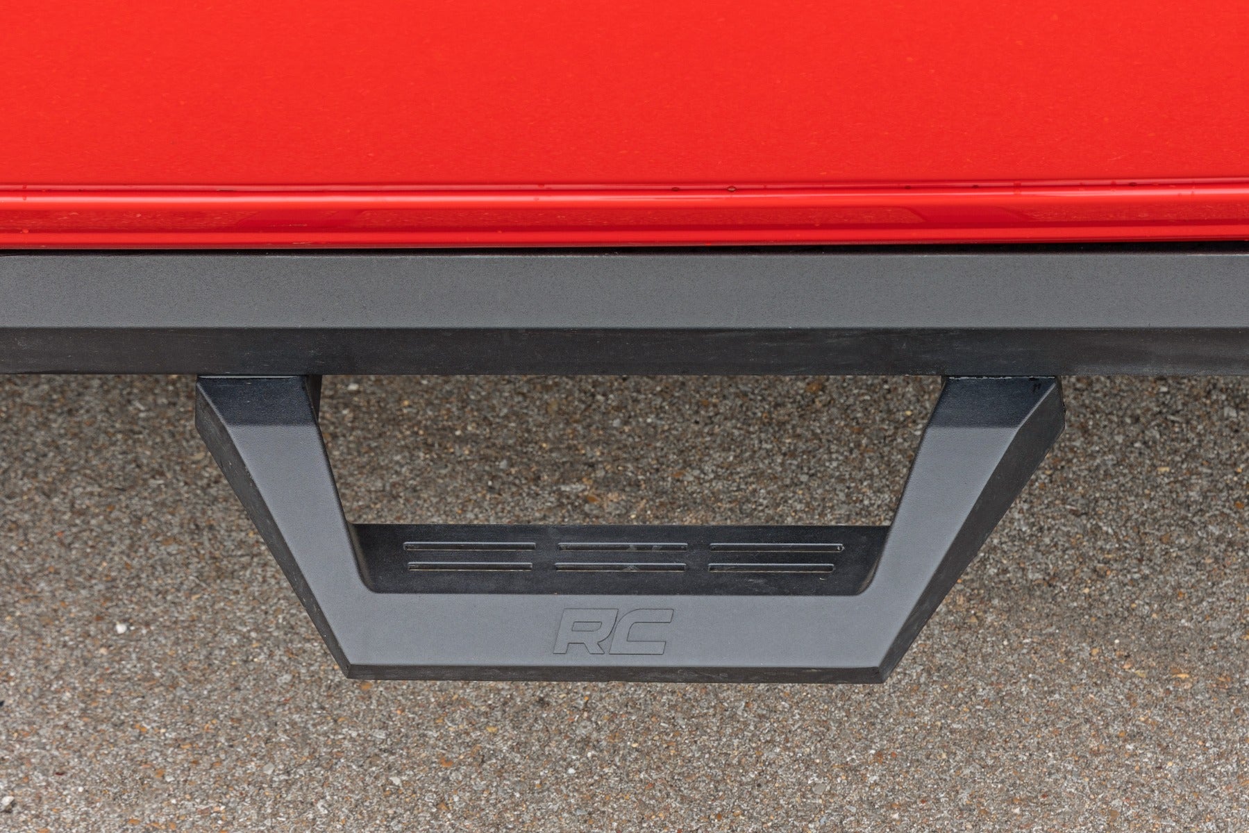 SRX2 Adj Aluminum Step Crew Cab Ram 1500 (19-26)/1500 TRX (21-24) Rough Country