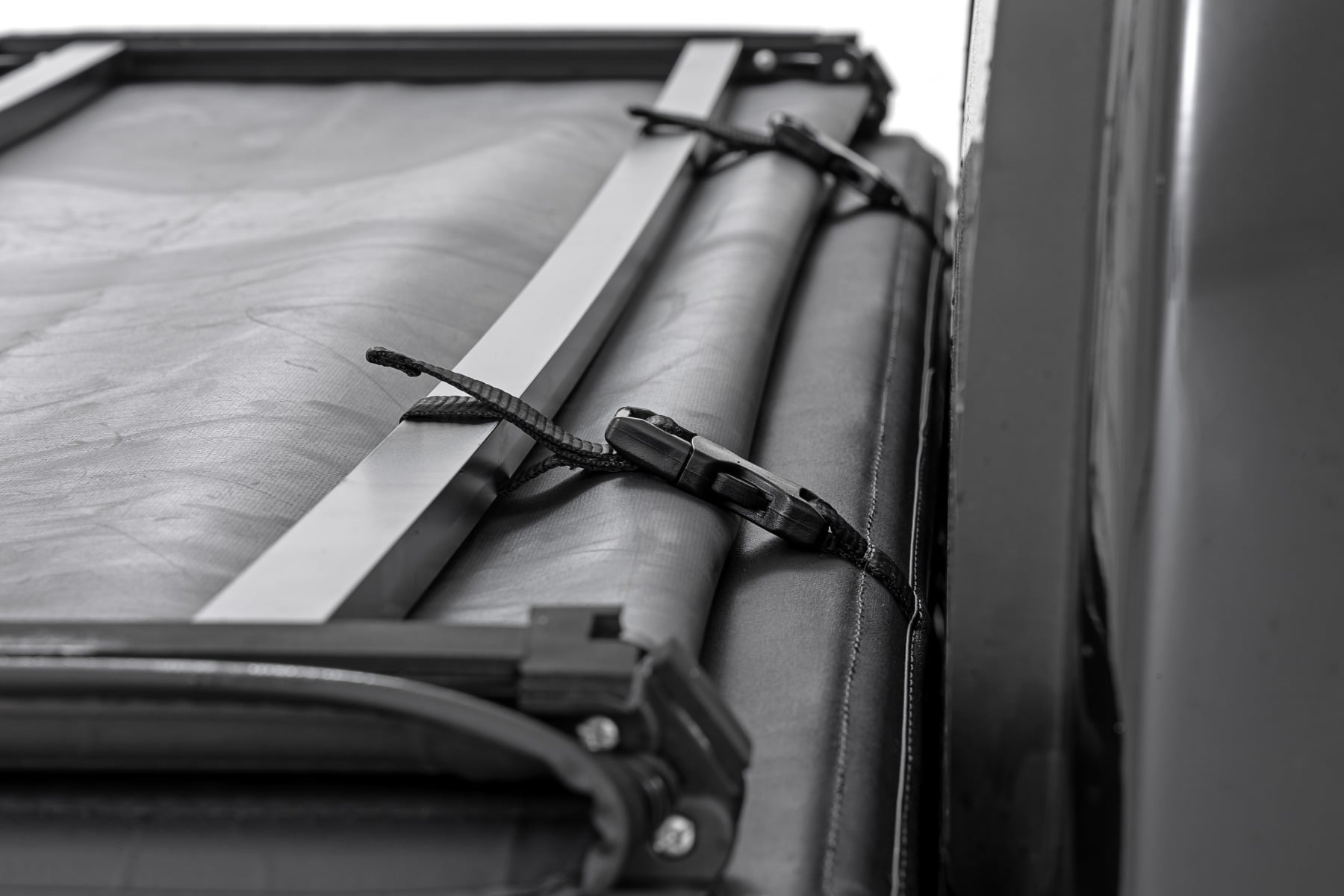 Soft Tri-Fold Bed Cover 5 Foot Bed Chevy/GMC Canyon/Colorado 2WD/4WD (23-26) Rough Country