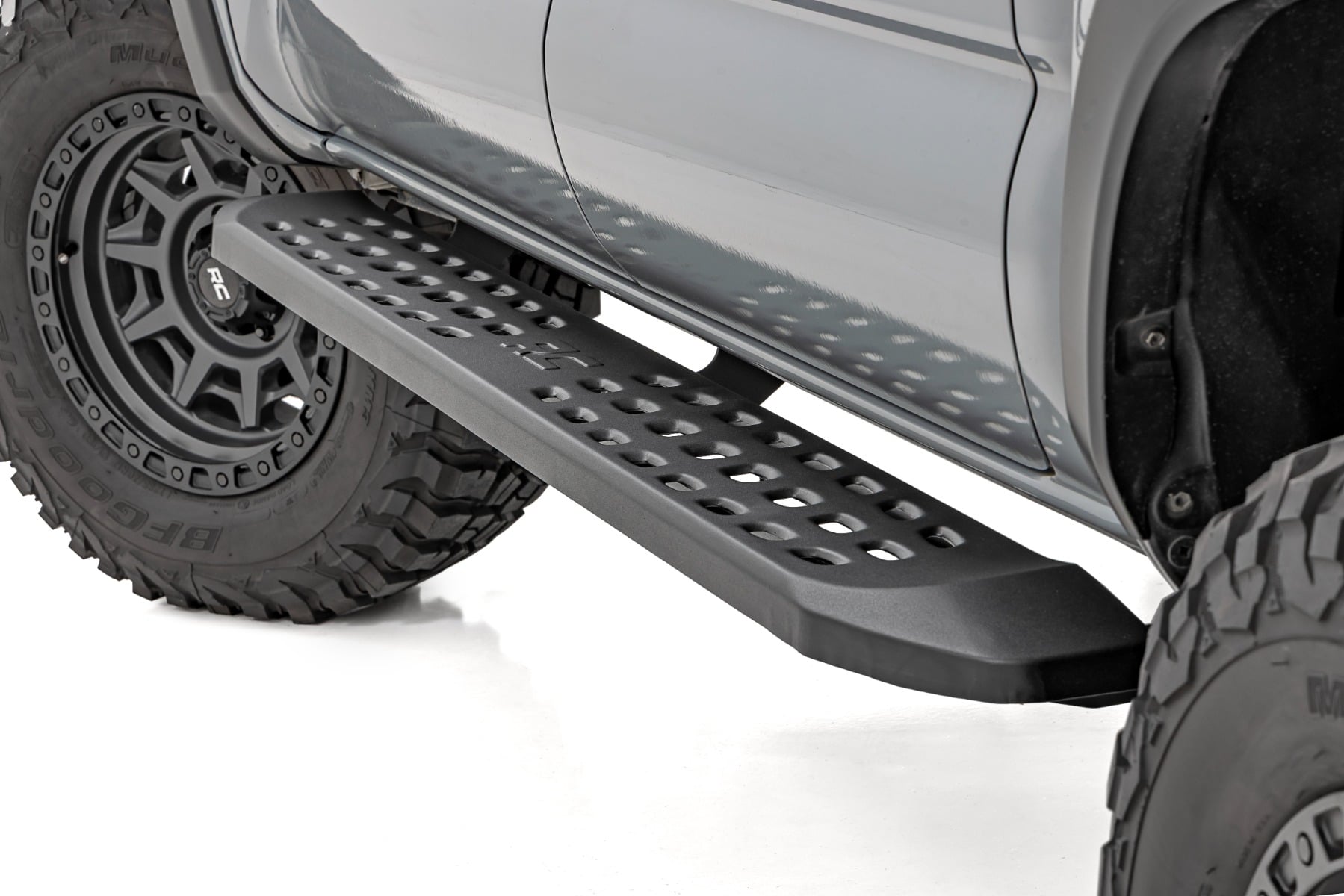 RPT2 Running Board Double Cab Black Toyota Tacoma 2WD/4WD (2016-2023) Rough Country