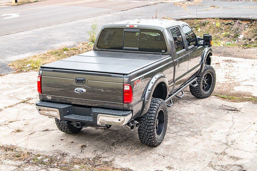 Hard Folding Bed Cover 6.7 Ft Bed 17-21 Ford Super Duty 2WD/4WD Rough Country