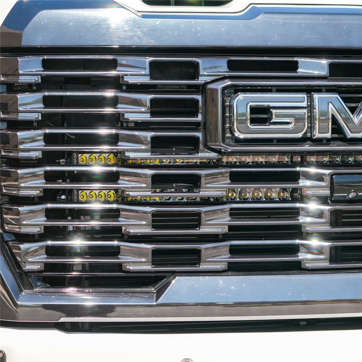 Chevy/GMC HD 24-27 SR-Series 40 Inch Midnight Behind the Grille Light Kit RIGID Industries