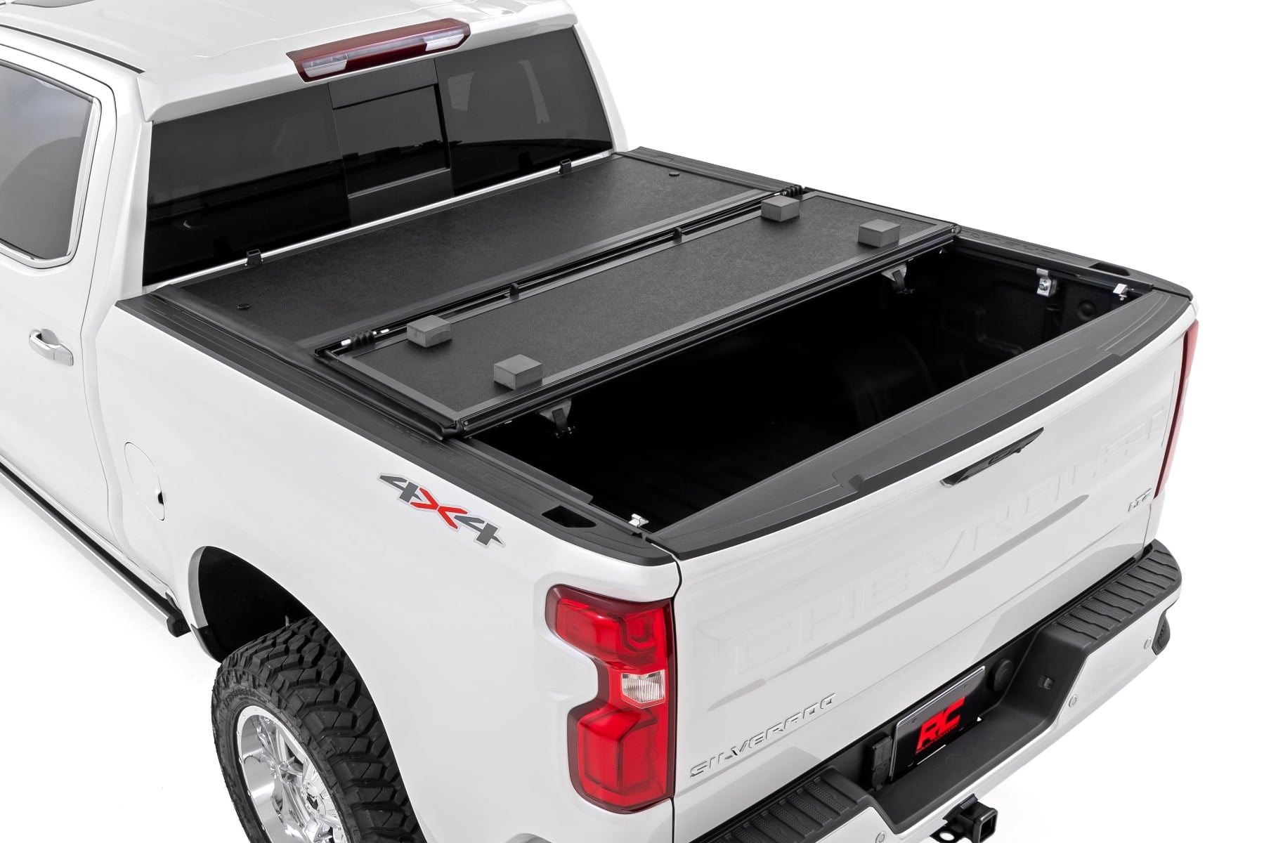 Hard Low Profile Bed Cover 5 Foot 10 Inch Bed Chevy/GMC Sierra 1500 (19-26)/Silverado 1500 (19-26) Rough Country