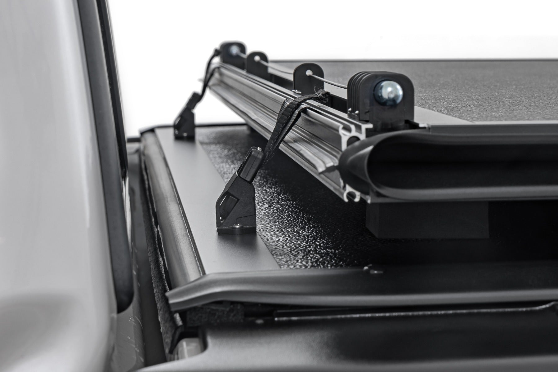 Hard Low Profile Bed Cover 5 Foot 7 Inch Bed Ford F-150 2WD/4WD (2004-2014) Rough Country