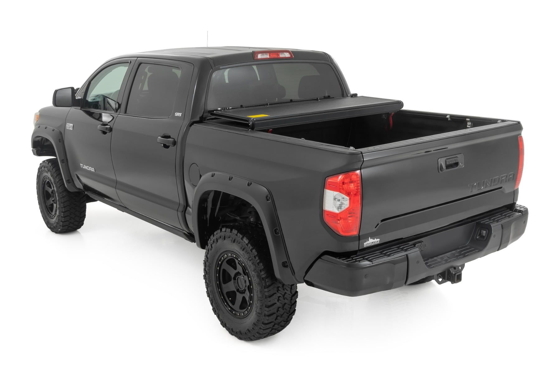 Hard Low Profile Bed Cover 5 Foot 7 Inch Bed Toyota Tundra 2WD/4WD (2007-2021) Rough Country