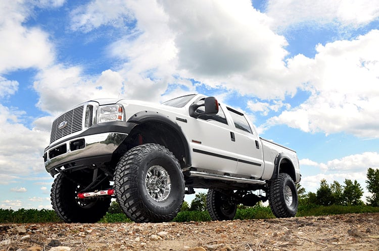 8 Inch Lift Kit Ford F-250/F-350 Super Duty 4WD (1999-2004) Rough Country