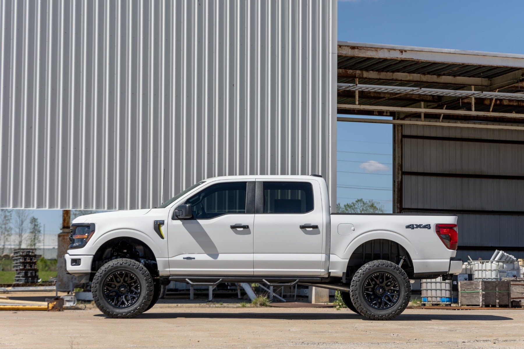 6 Inch Lift Kit M1 Struts/M1 Ford F-150 4WD (2021-2026) Rough Country