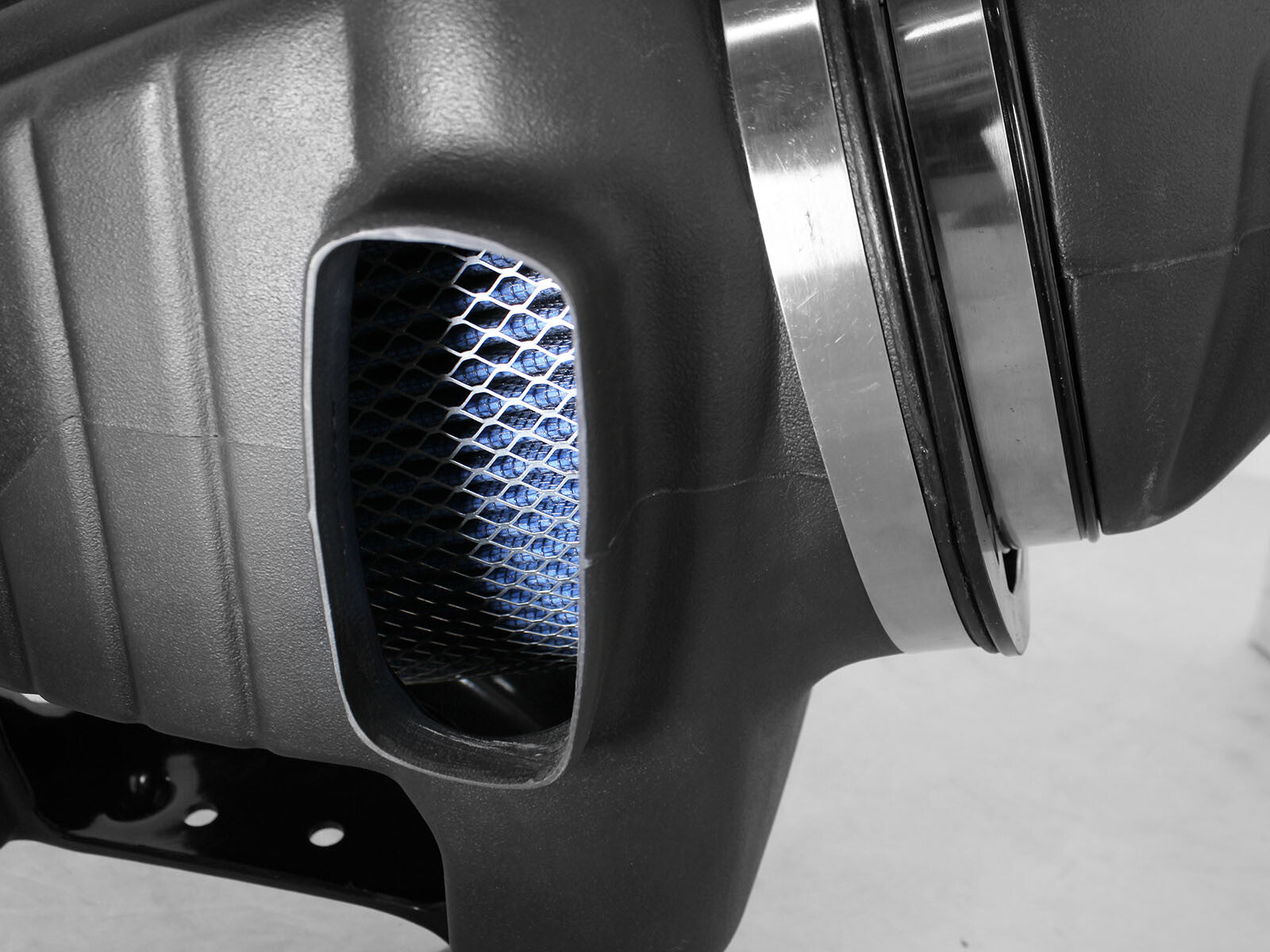 Momentum HD Cold Air Intake System w/ Pro 10R Filter Ford Diesel Trucks 11-16 V8-6.7L (td) aFe Power