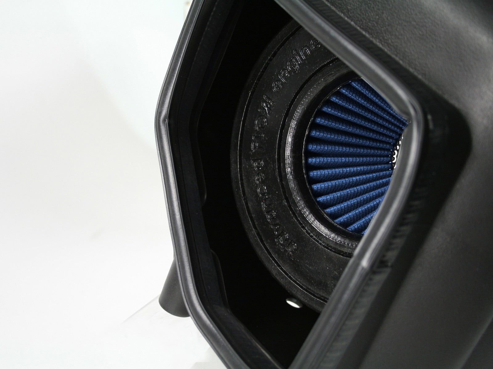 Momentum HD Cold Air Intake System w/ Pro 10R Filter GM Diesel Trucks 06-07 V8-6.6L (td) Lly/Lbz aFe Power