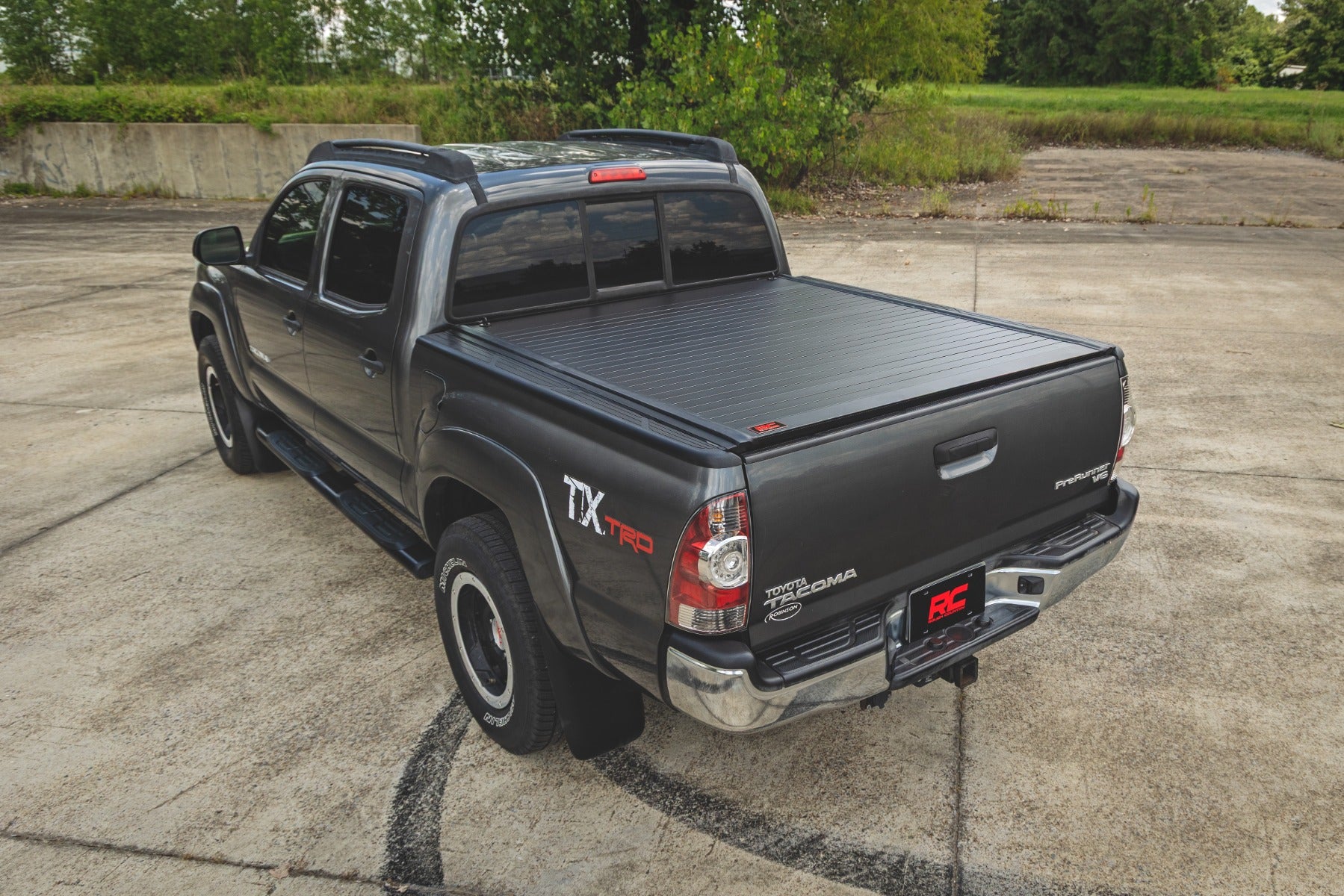 Hard Roll Up Bed Cover 5 Foot Bed Toyota Tacoma 2WD/4WD (2005-2015) Rough Country
