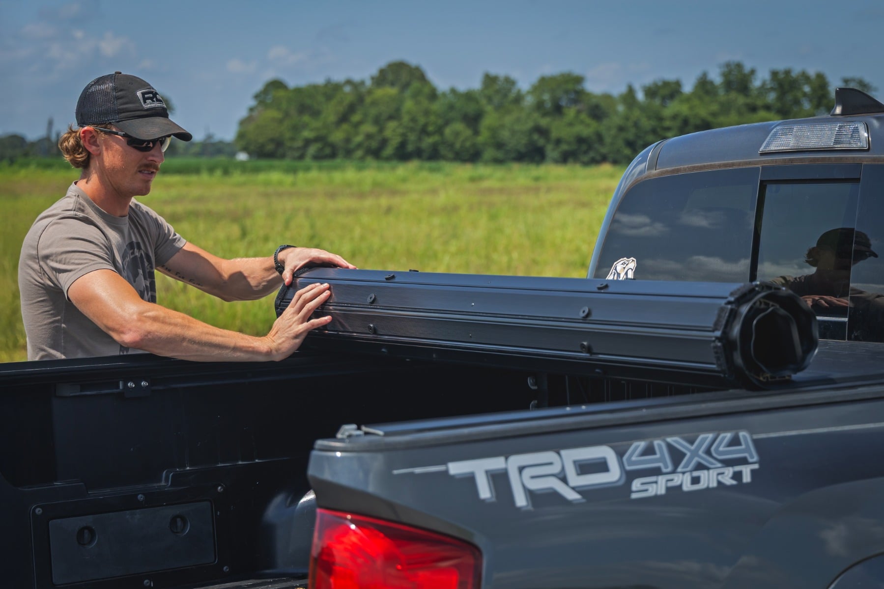 Hard Roll Up Bed Cover 5 Foot Bed Toyota Tacoma 2WD/4WD (2016-2023) Rough Country