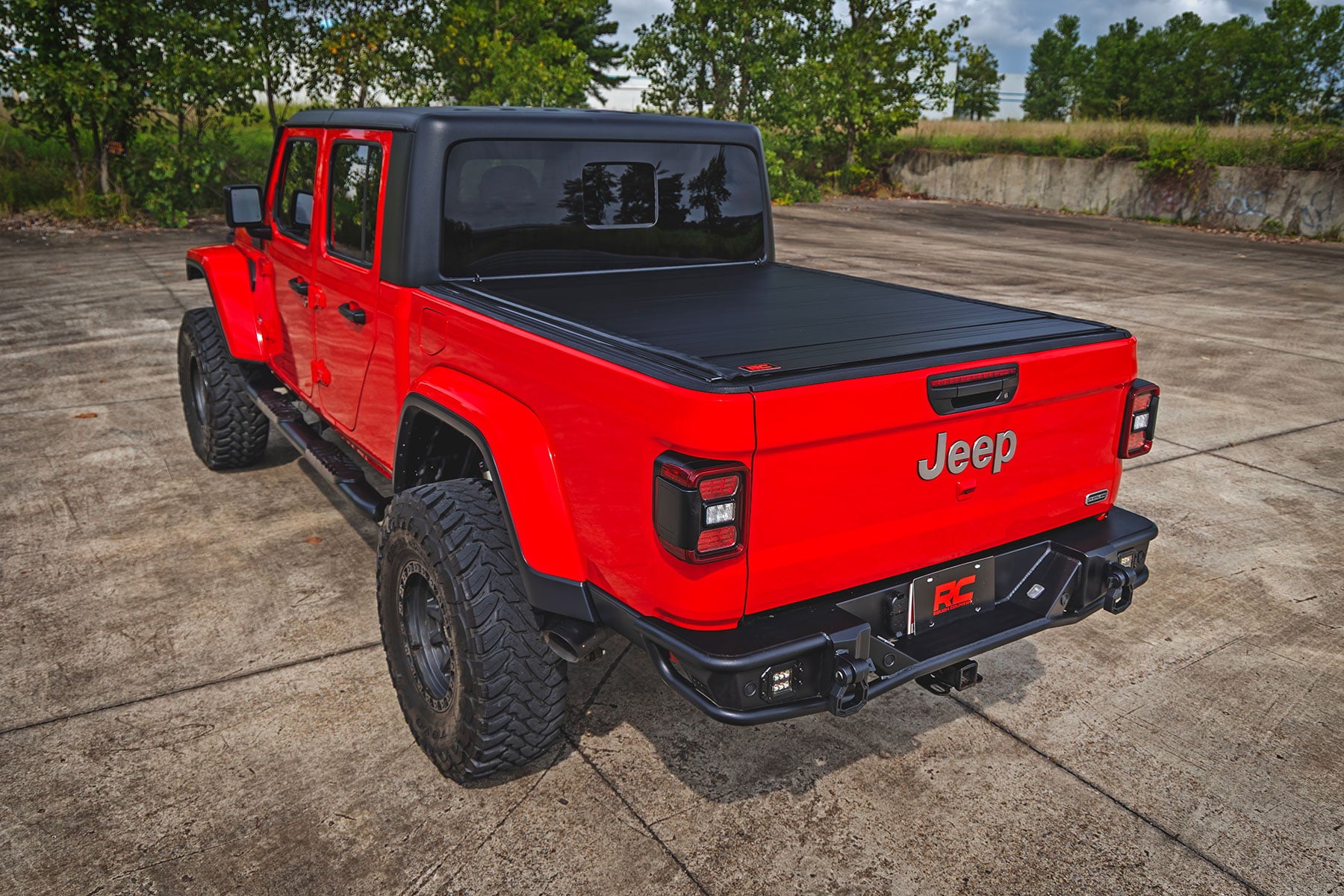 Hard Roll Up Bed Cover 5 Foot Bed Jeep Gladiator JT 4WD (2020-2025) Rough Country