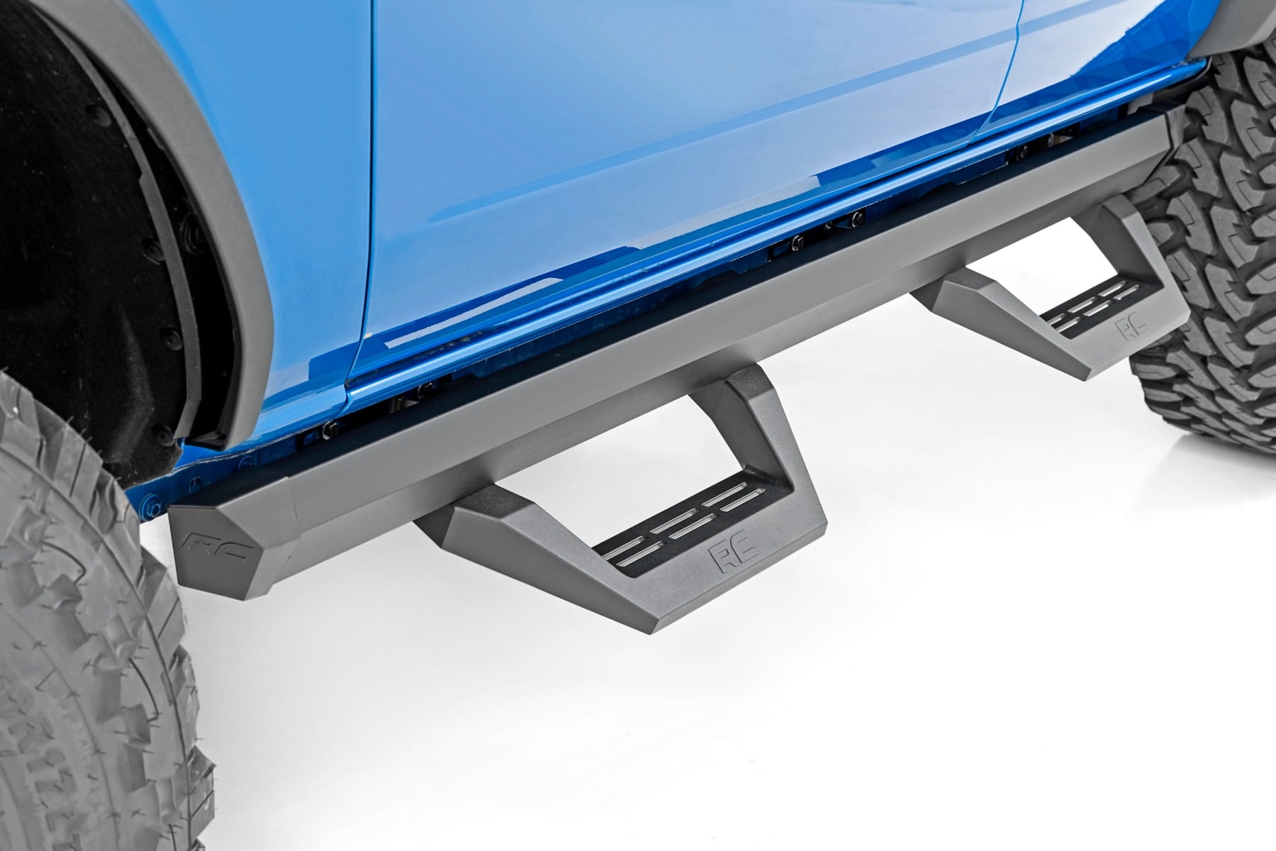 SRX2 Adjustable Aluminum Step Ford Bronco 4WD (2021-2025) Rough Country