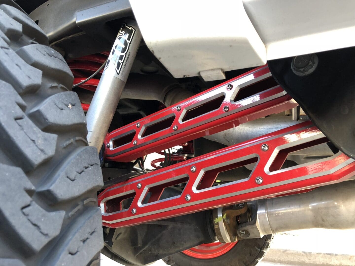 McGaughys Rear Boxed 4-Link w/Black Billet Face Plates 2014-2024 Dodge Ram 2500