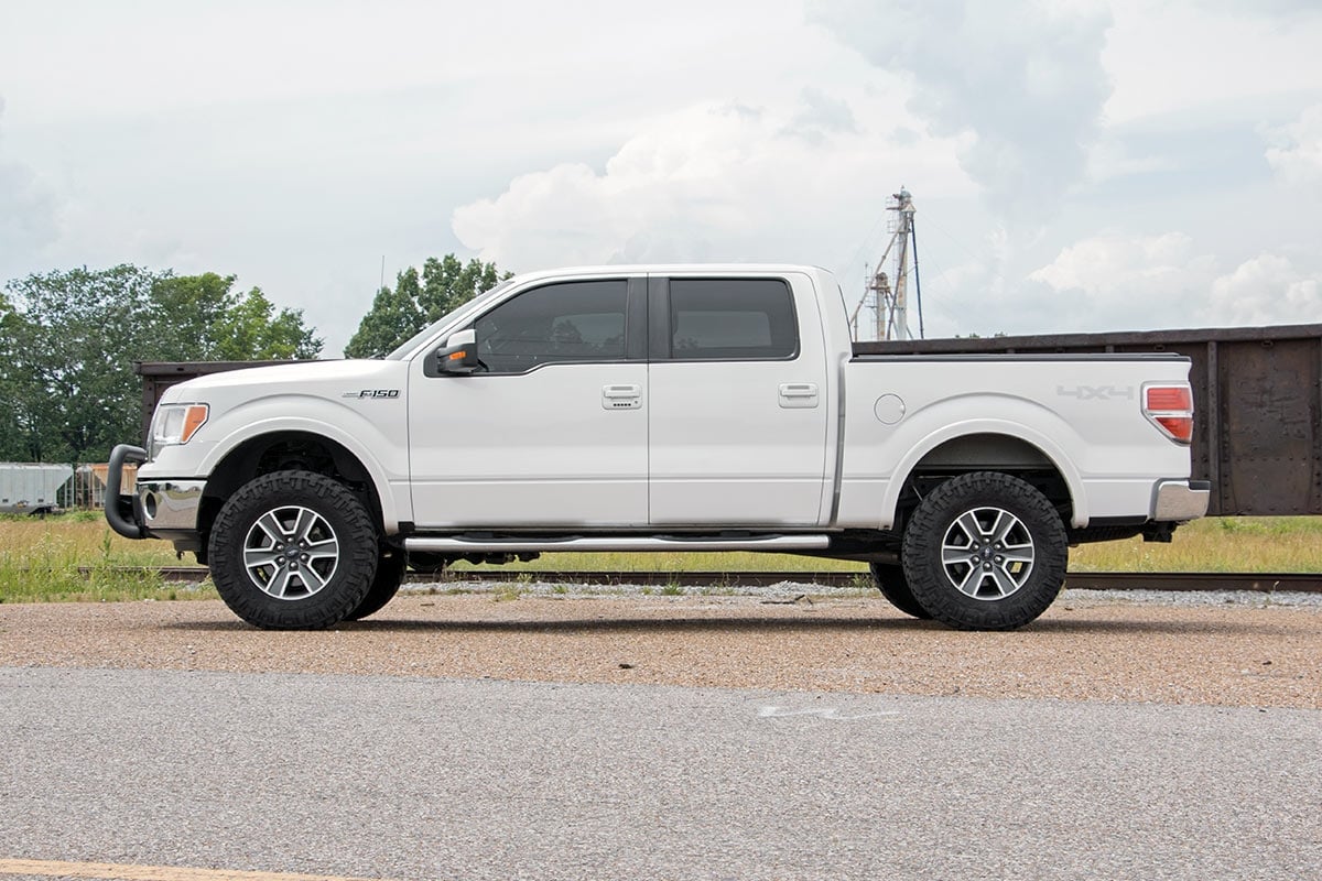 3 Inch Lift Kit M1 Struts Ford F-150 4WD (2009-2013) Rough Country