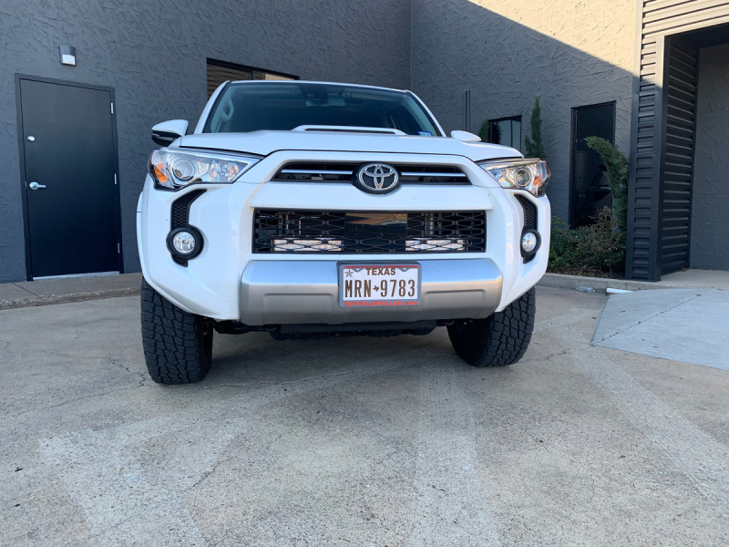 Cali Raised 14-24 Toyota 4Runner 32In Hidden Grille LED Light Bar Brackets - One Combo Beam No Bar