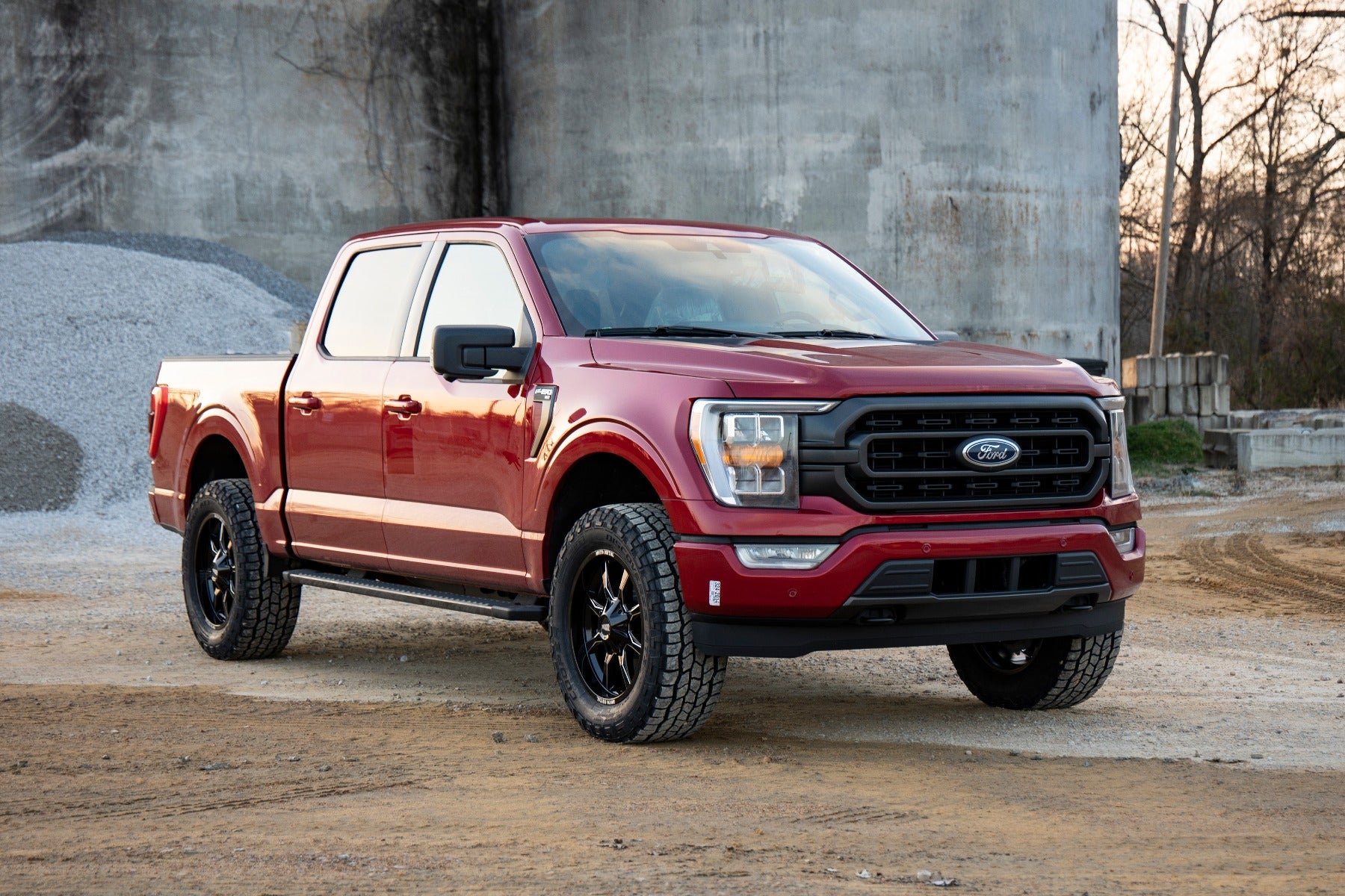 2.0 Inch Ford Leveling Kit w/V2 Shocks For 2021 F-150 Rough Country