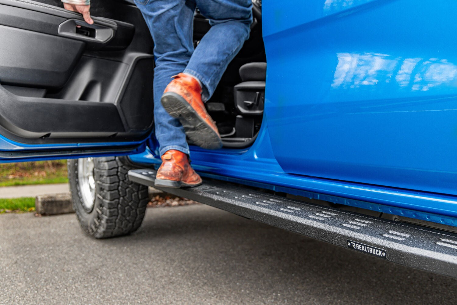 RB30 Running Boards with Mounting Bracket Kit Protective Bedliner Coating 2019-2026 Ford Ranger Go Rhino