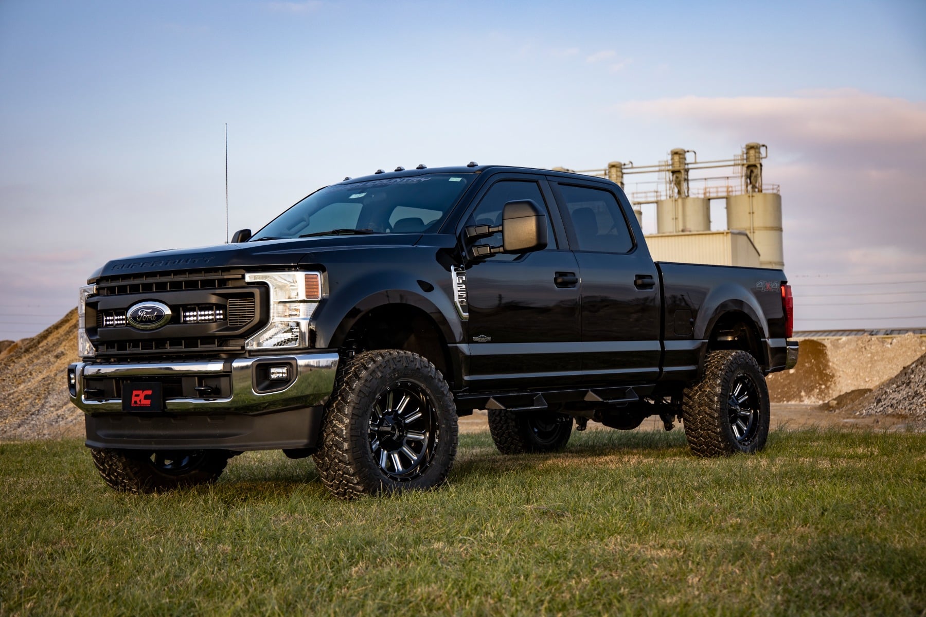 LED Light Kit Grille Mount 10 Inch Black Slimline Ford F-250 Super Duty (20-22) Rough Country