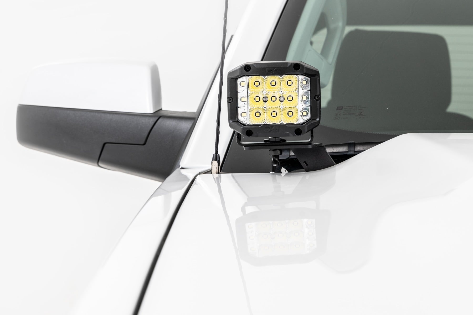 LED Ditch Light Kit 3in OSRAM Pair Wide Silverado/Sierra 1500 (14-18 & Classic) Rough Country