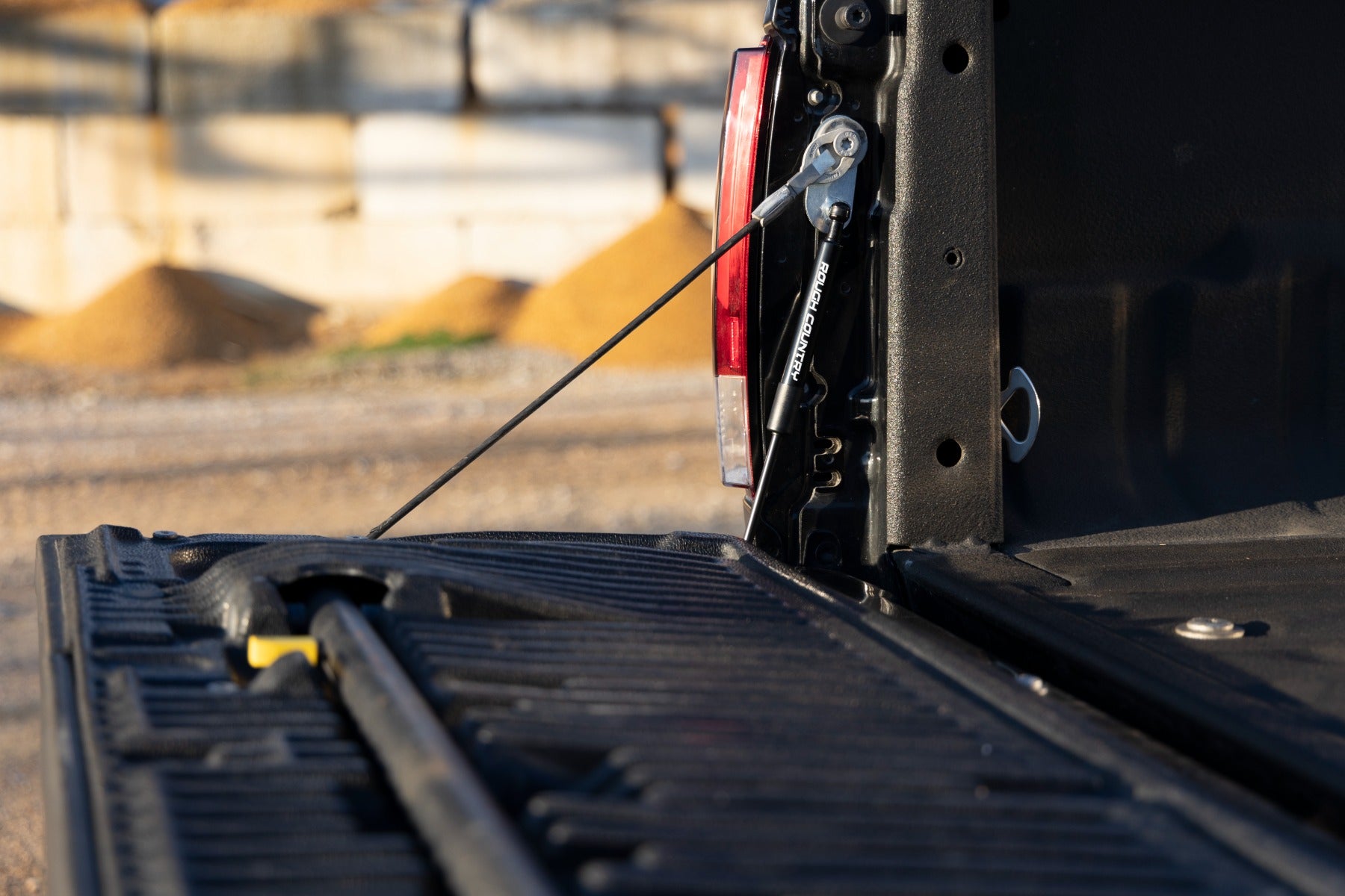 Tailgate Assist Ford F-250/F-350 Super Duty 2WD/4WD (1999-2016) Rough Country