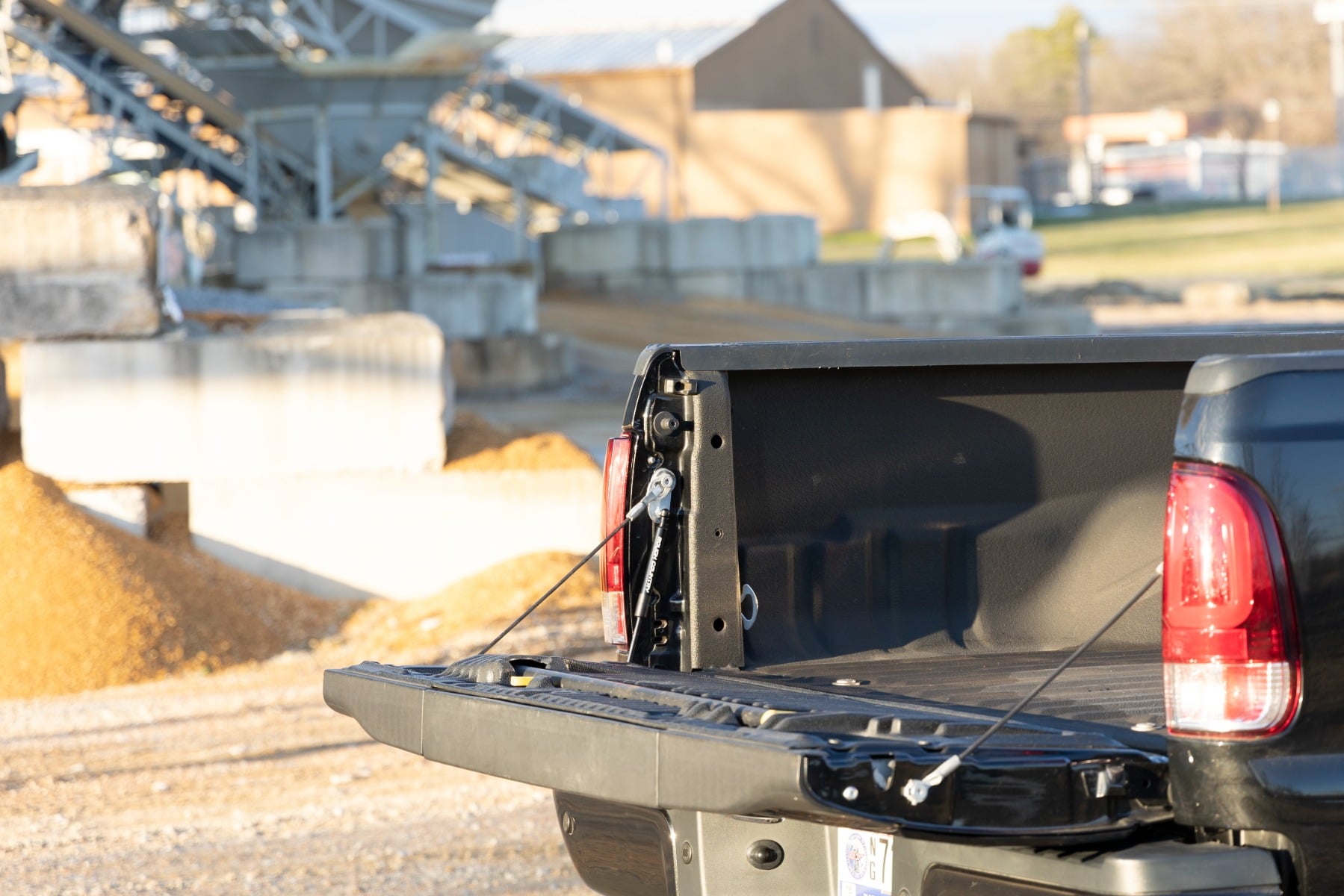 Tailgate Assist Ford F-250/F-350 Super Duty 2WD/4WD (1999-2016) Rough Country
