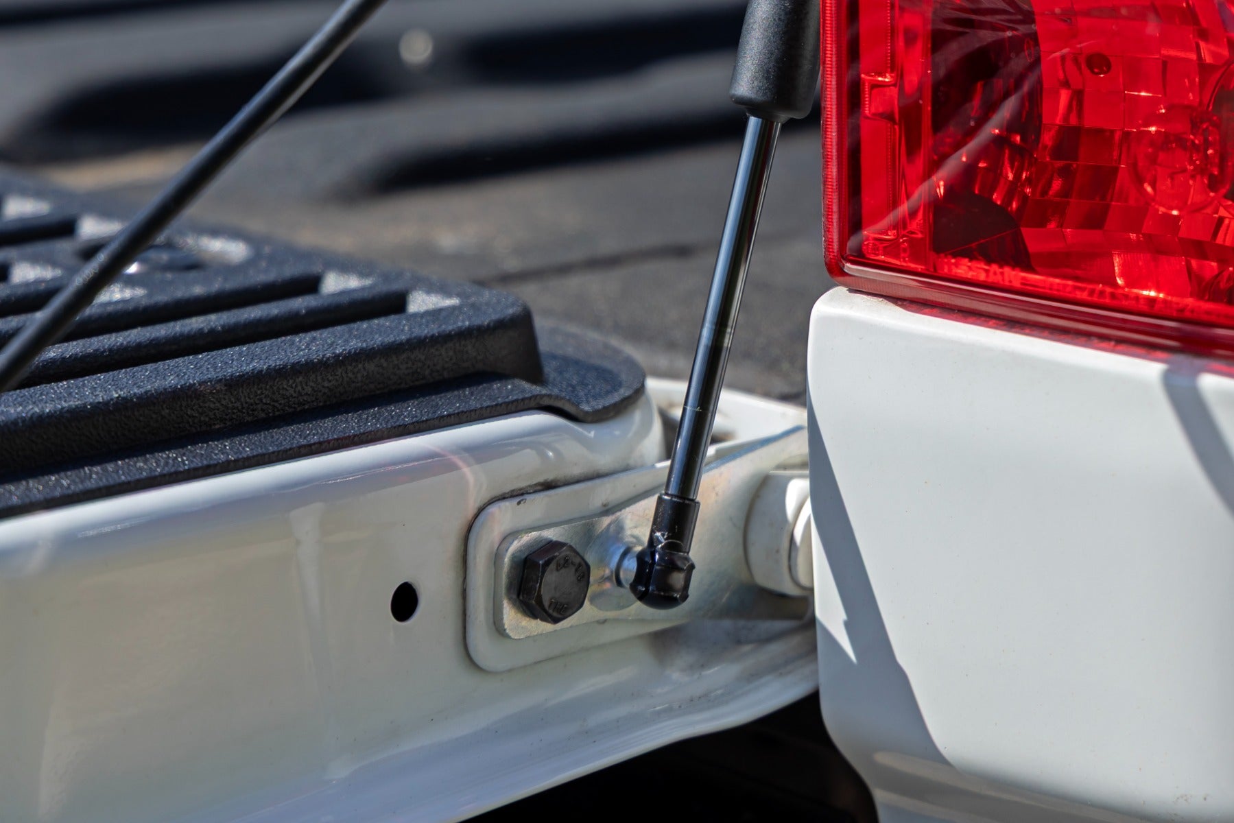 Tailgate Assist Nissan Titan 2WD/4WD (2017-2024) Rough Country