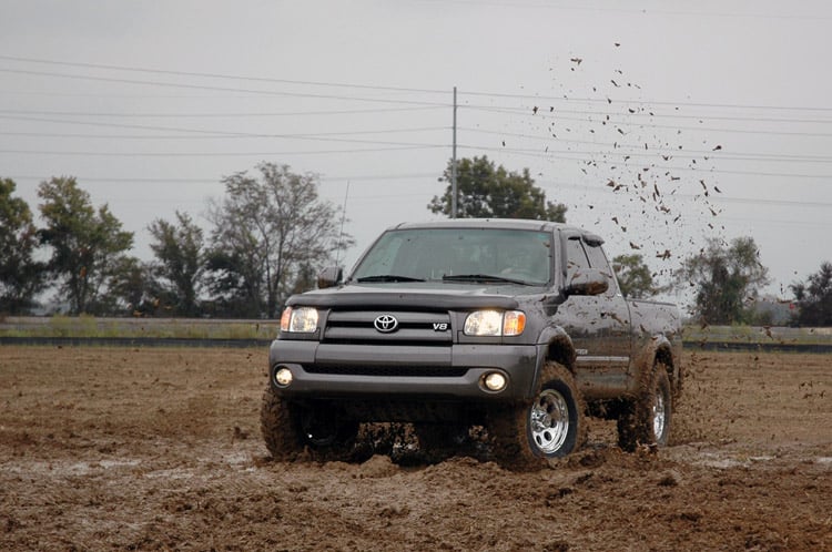 2.5 Inch Lift Kit Toyota Tundra 2WD/4WD (2000-2006) Rough Country