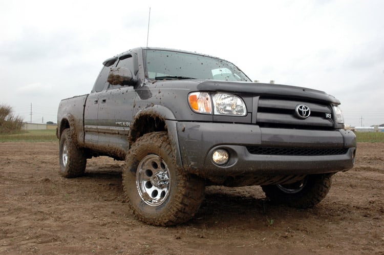 2.5 Inch Leveling Kit Toyota Tundra 2WD/4WD (2000-2006) Rough Country