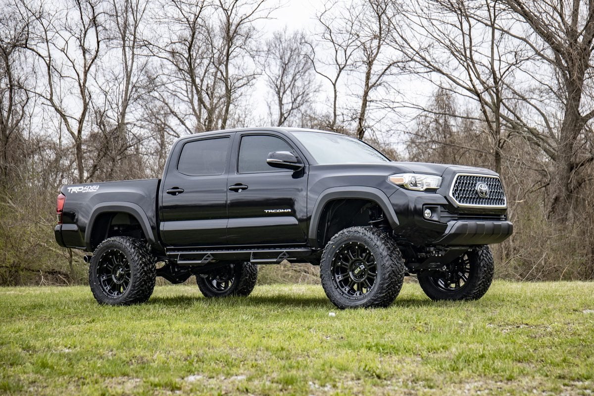 6 Inch Lift Kit Toyota Tacoma 2WD/4WD (2016-2023) Rough Country
