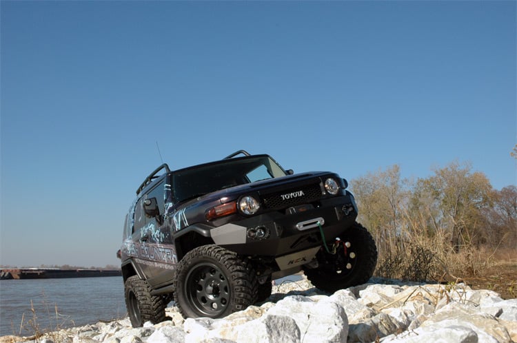 6 Inch Lift Kit Toyota FJ Cruiser 2WD/4WD (2007-2009) Rough Country