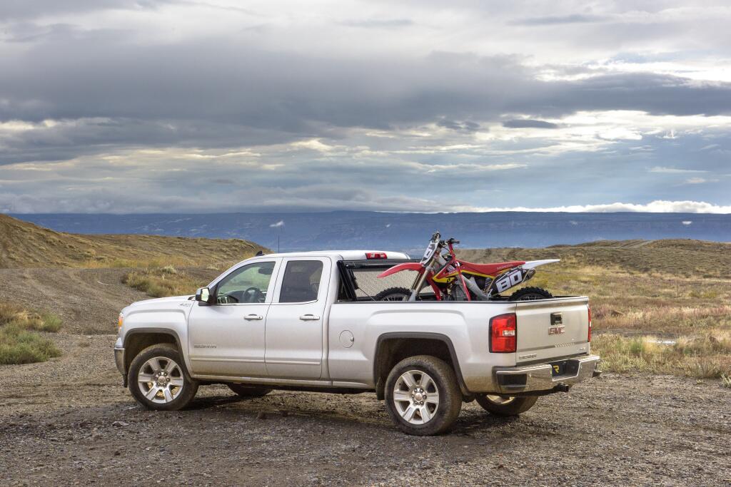 BAKFlip F1 Hard Folding Truck Bed Cover 2014-2018 (2019 Legacy/Limited) Silverado/Sierra 5 Foot 9 Inch Bed BAK