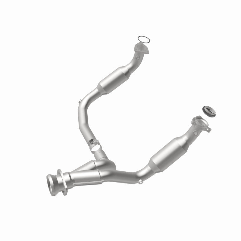 MagnaFlow Direct Fit Catalytic Converter 2007-2008 Cadillac Escalade 6.2L