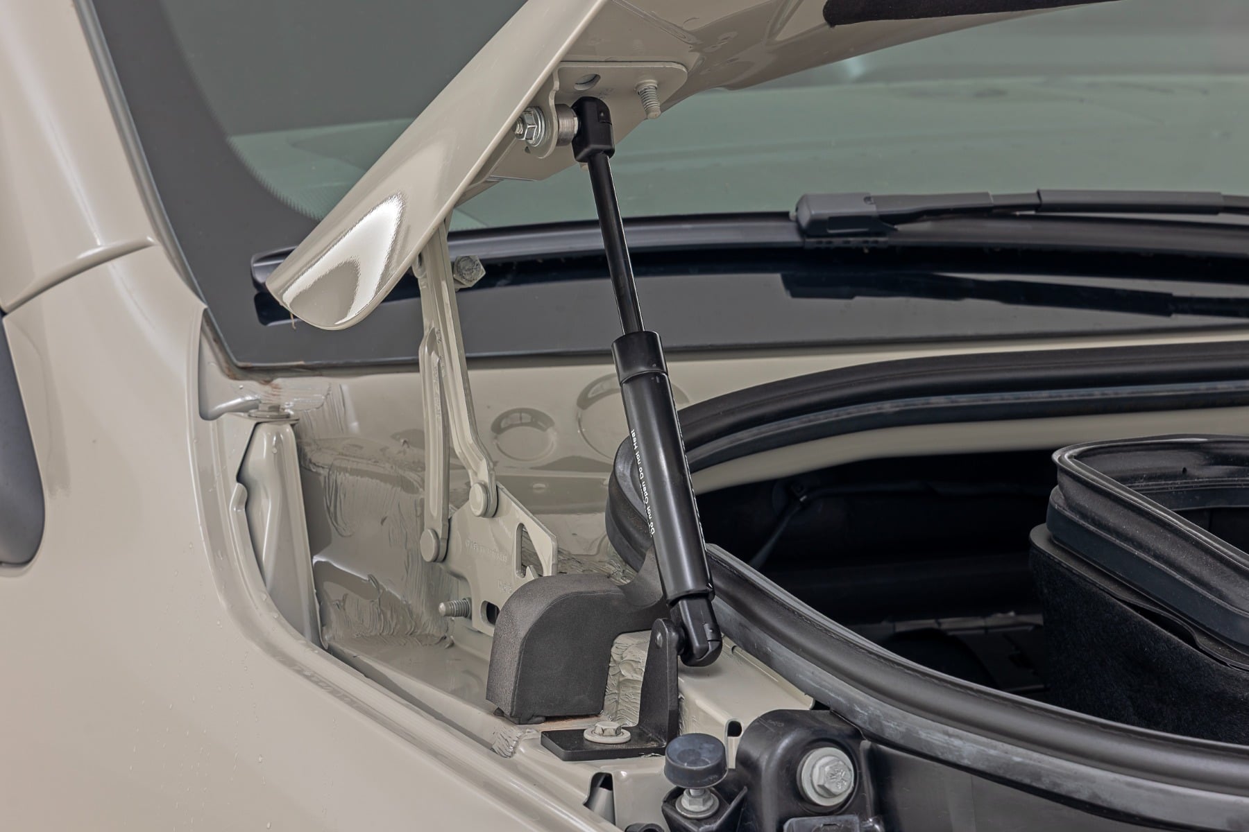 Hood Struts Mercedes-Benz Sprinter 3500 (19-22)/Sprinter 3500XD (19-25) Rough Country
