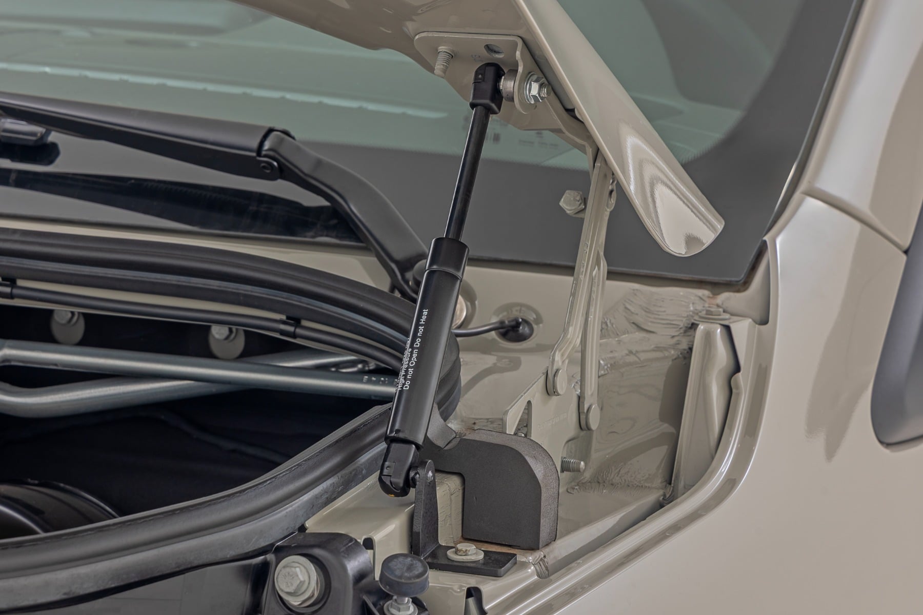 Hood Struts Mercedes-Benz Sprinter 3500 (19-22)/Sprinter 3500XD (19-25) Rough Country