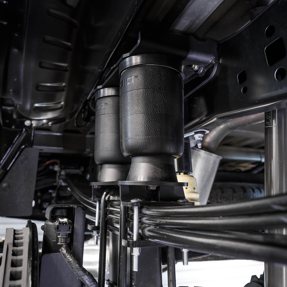 2023+ Ford F-250 / F-350 / F-450 Air Spring Kit LogiQ Suspension