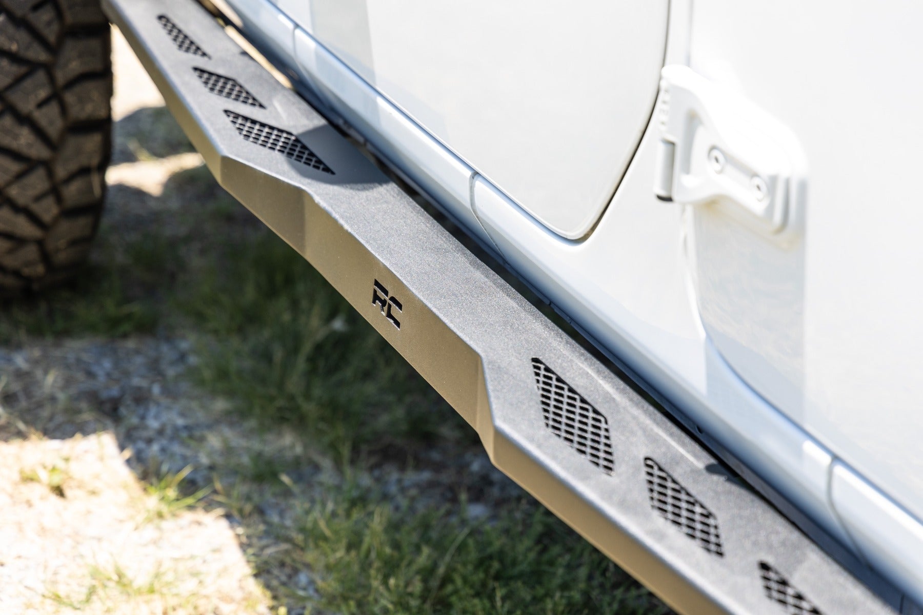 Rock Sliders Heavy Duty 4-Door 18-22 Jeep Wrangler JL 4WD Rough Country