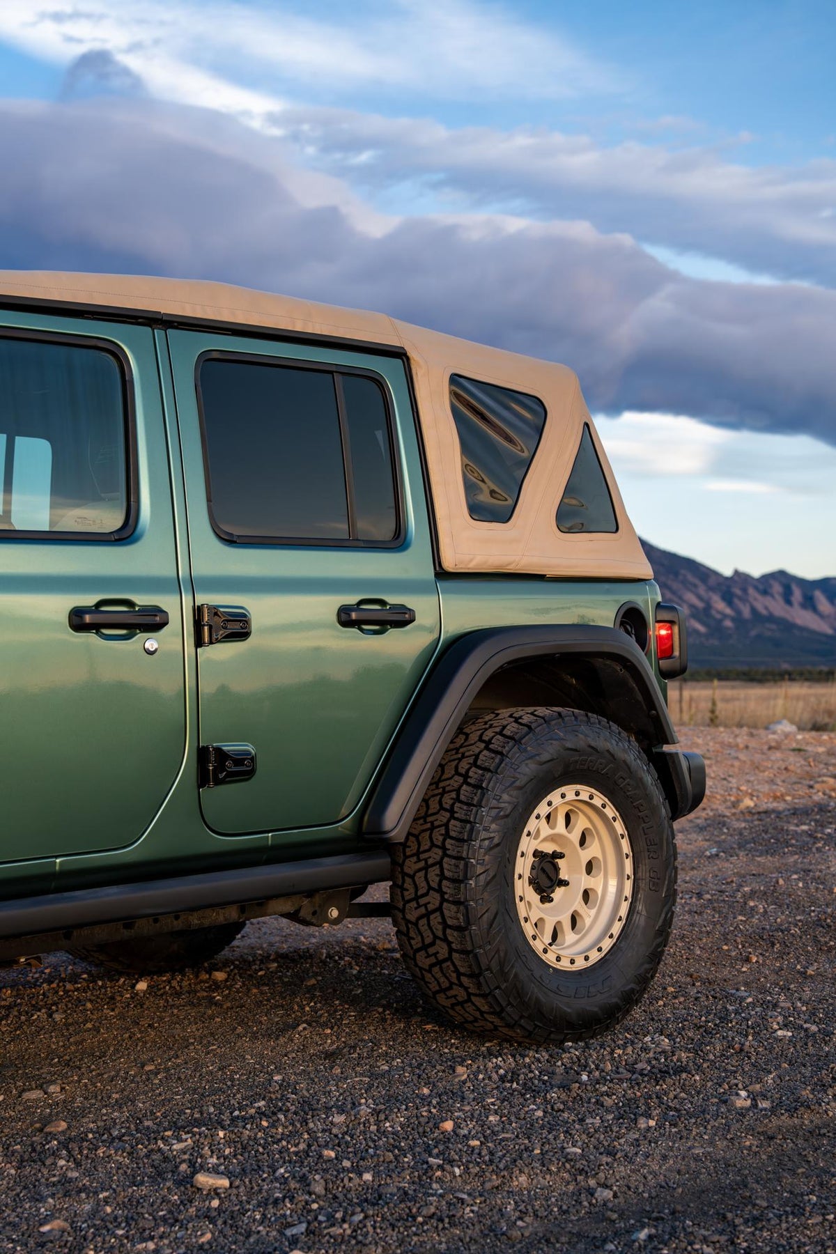 eTop Ford 2021-27 Bronco; 2-Door (Champagne)