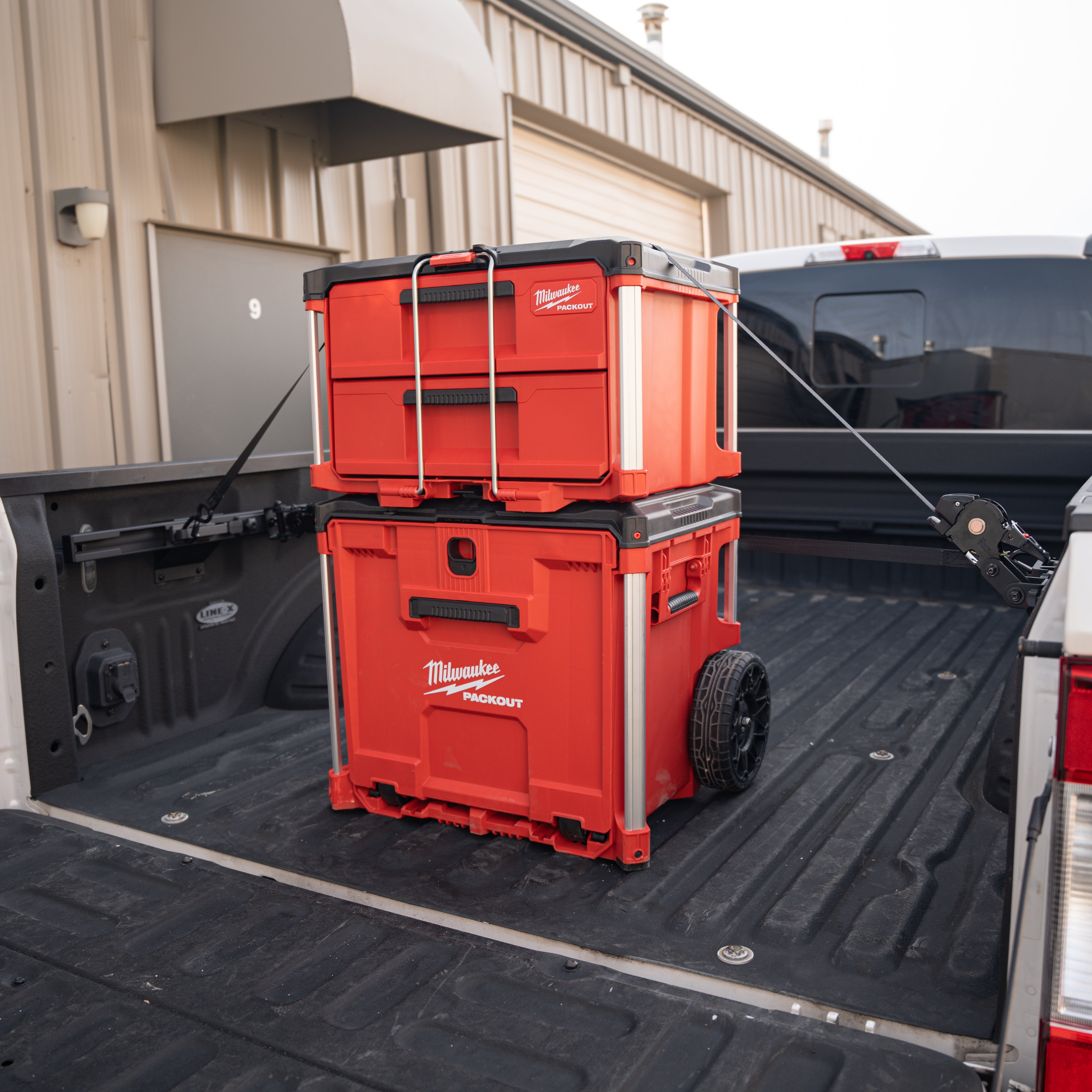 Integral Rails + Tie-down Cleats - Ford F150 & Raptor 2015+ (5.5' Bed Only)