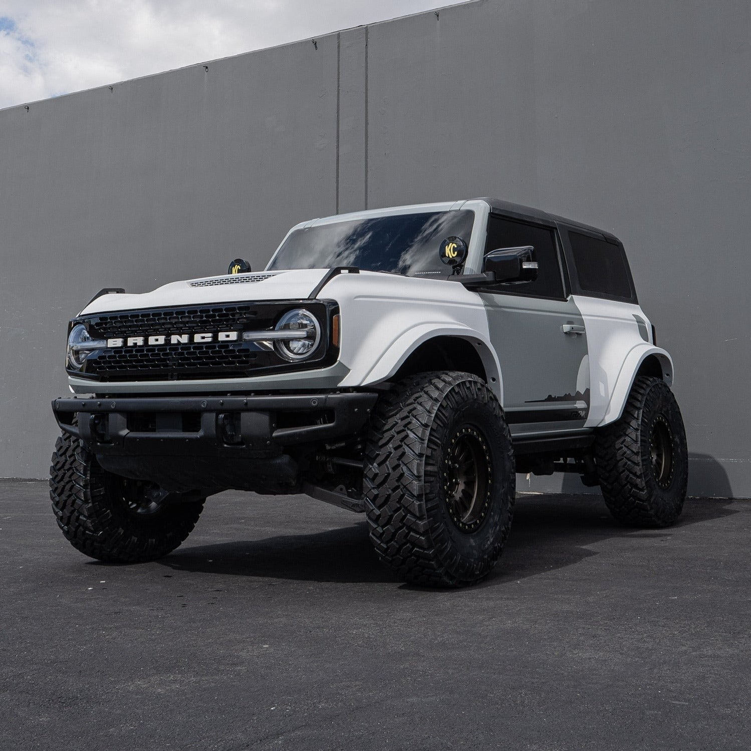 2021-2025 Ford Bronco with aftermarket fenders, showcasing an aggressive off-road stance and rugged tires.