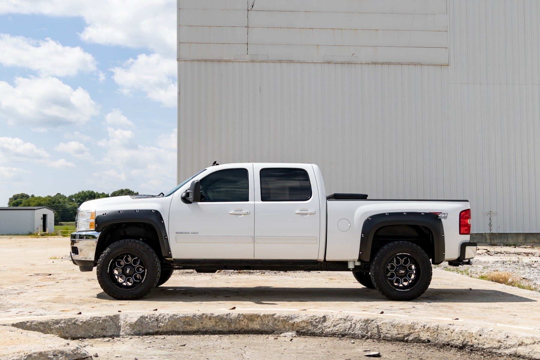 Pocket Fender Flares 6 Foot 7 Inch & 8 Foot Bed Chevy Silverado 1500/2500HD/3500HD (2007-2014) Rough Country