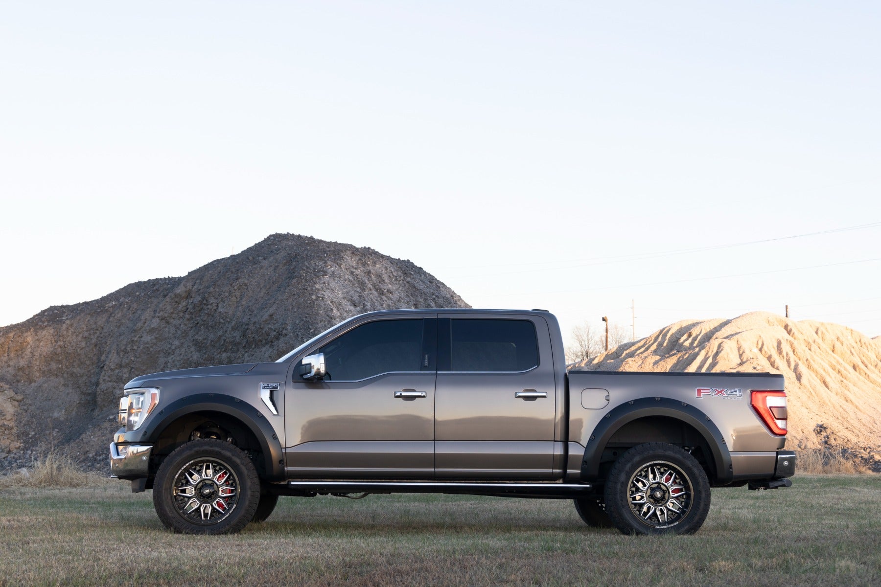 Traditional Pocket Fender Flares Flat Black Ford F-150 2WD/4WD (21-23) Rough Country